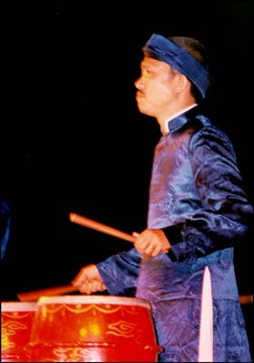 TrongChauBd1.jpg (22188 bytes)